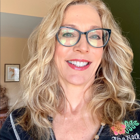 Meet your Posher, Christine - Picture 2 of 2